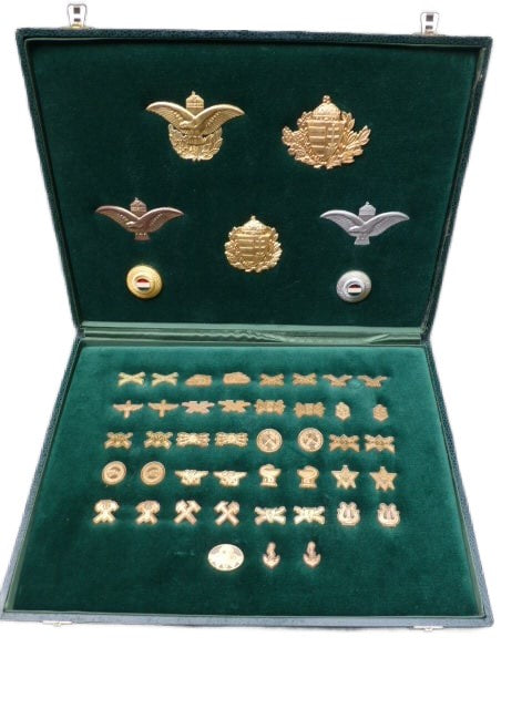 Presentatie kist Hongaarse emblemen