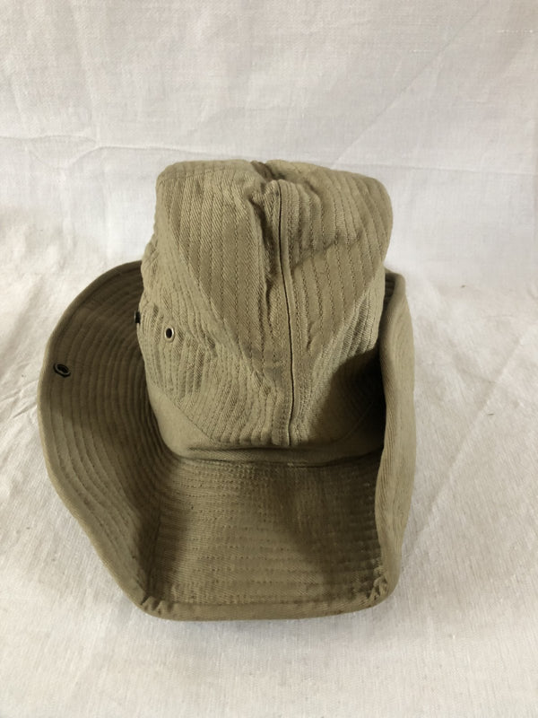 Chapeau kahki , uit de 60er jaren hover image