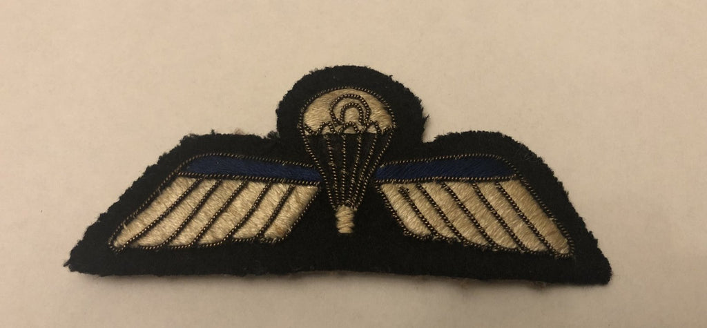 Handgeborduurde Para wing