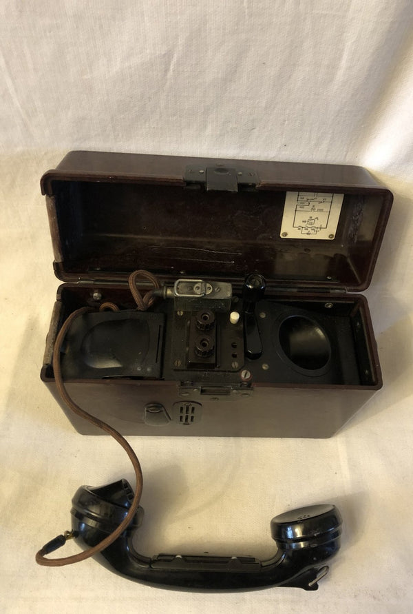 Deutsche Feldfernsprecher 33 WW2 hover image