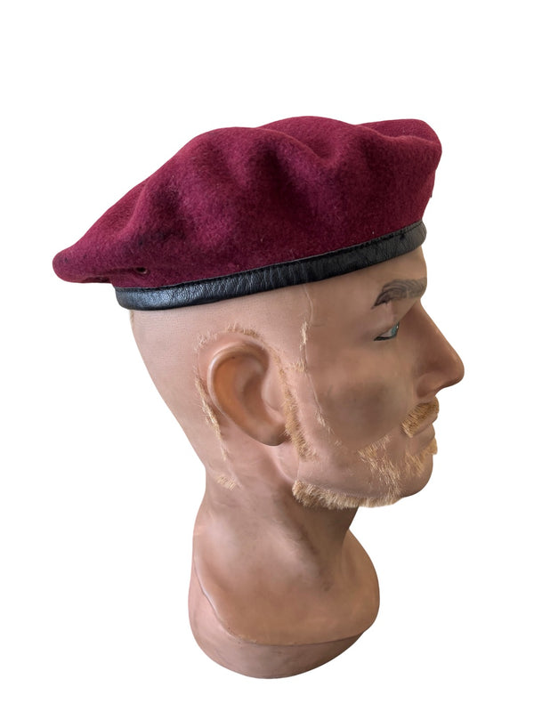 English model Para beret size 58 hover image