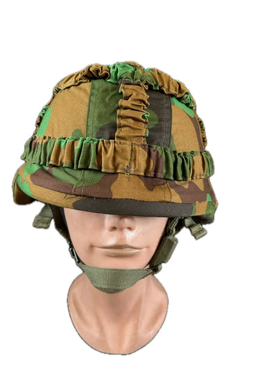 Kevlar helm met Jungle camouflage helmovertrek