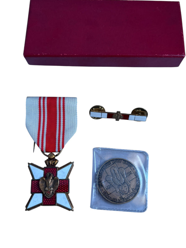Belgische Rode Kruis Onderscheiding – Vlaamse Dienst van het Bloed (1935-1985) – set compleet hover image