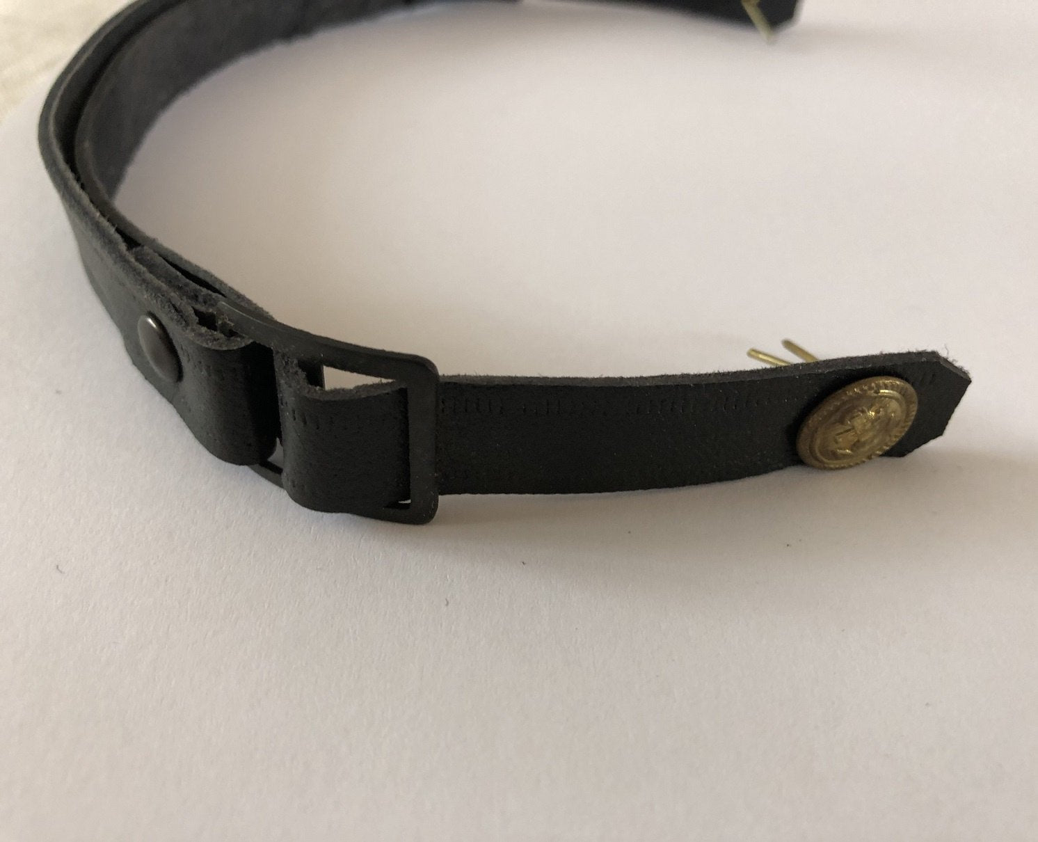 NVA Volksmarine lederen pet riempje