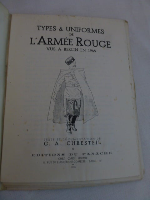 Boekje Types &Uniformes L'Armee Rouge vus a Berlin en 1945