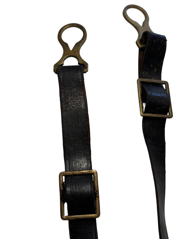 Sangles de casque à pointe M1915 de la Première Guerre mondiale hover image