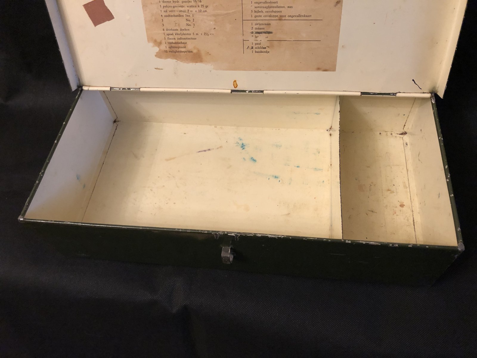 Verbandtrommel Nederlandsche Roode kruis uit de 30-40er jaren