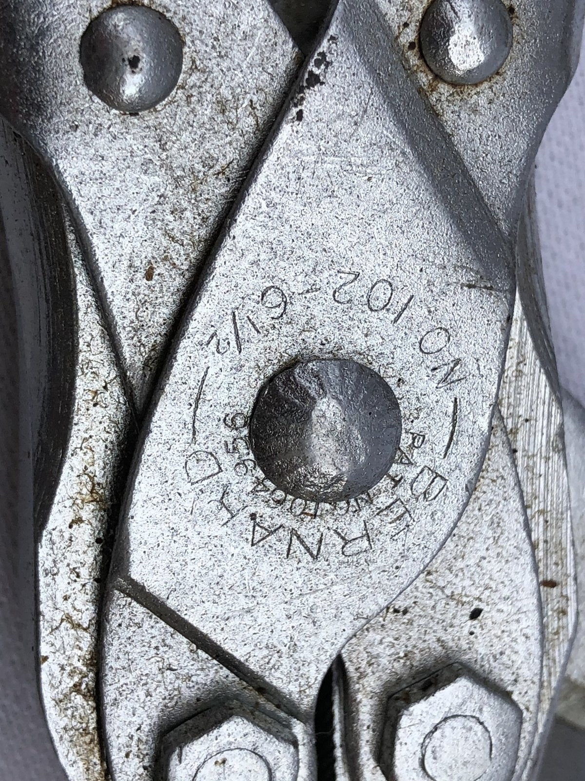 Kniptang met foudraal