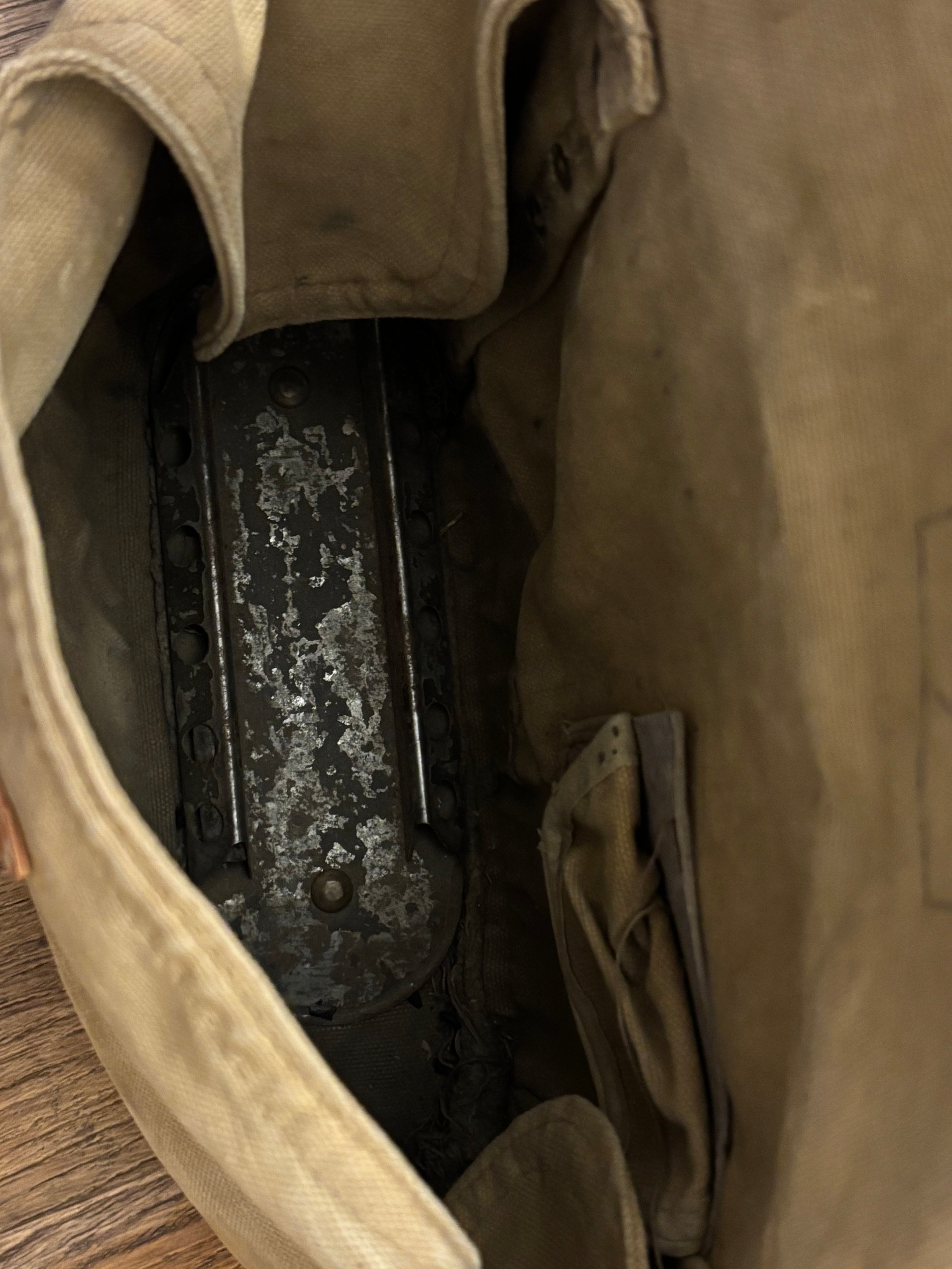 ANP Franse gasmaskertas met masker en filter WO2 1939
