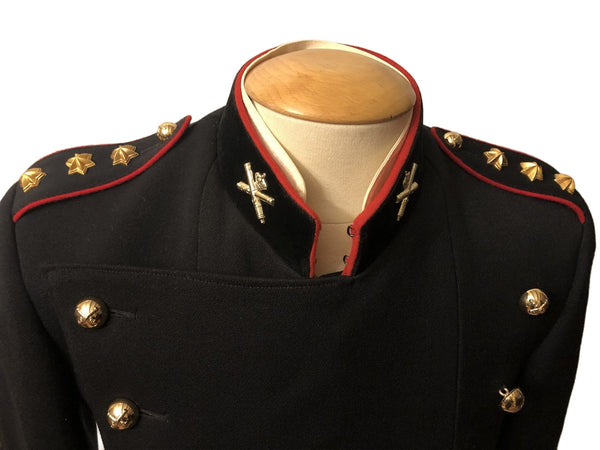 Tunique de cérémonie de capitaine d'artillerie hover image