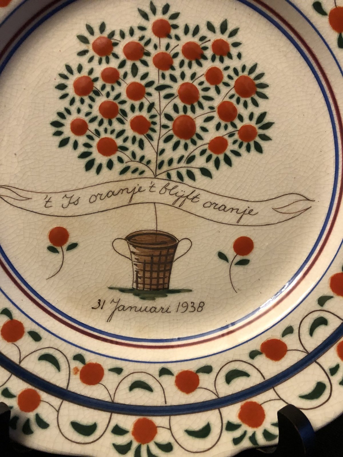 Plateel bord - 't is Oranje en 't  blijft Oranje 31 januari 1938