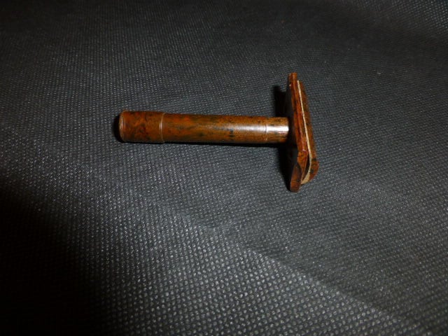 Duitse  bakelieten scheerkrabber