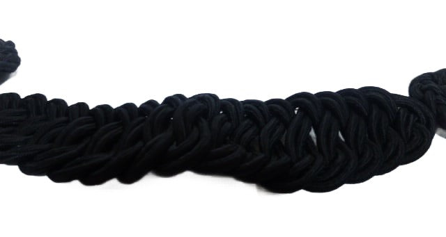 Zwart koord voor op de borst van de rouwmantel