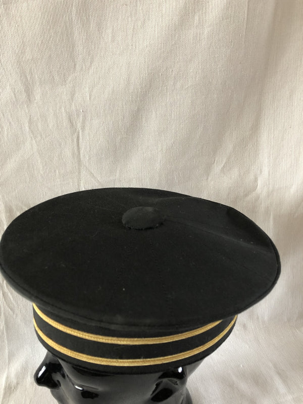 Hoedje leden van het hof hover image