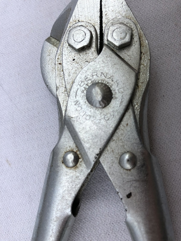 Kniptang met foudraal hover image