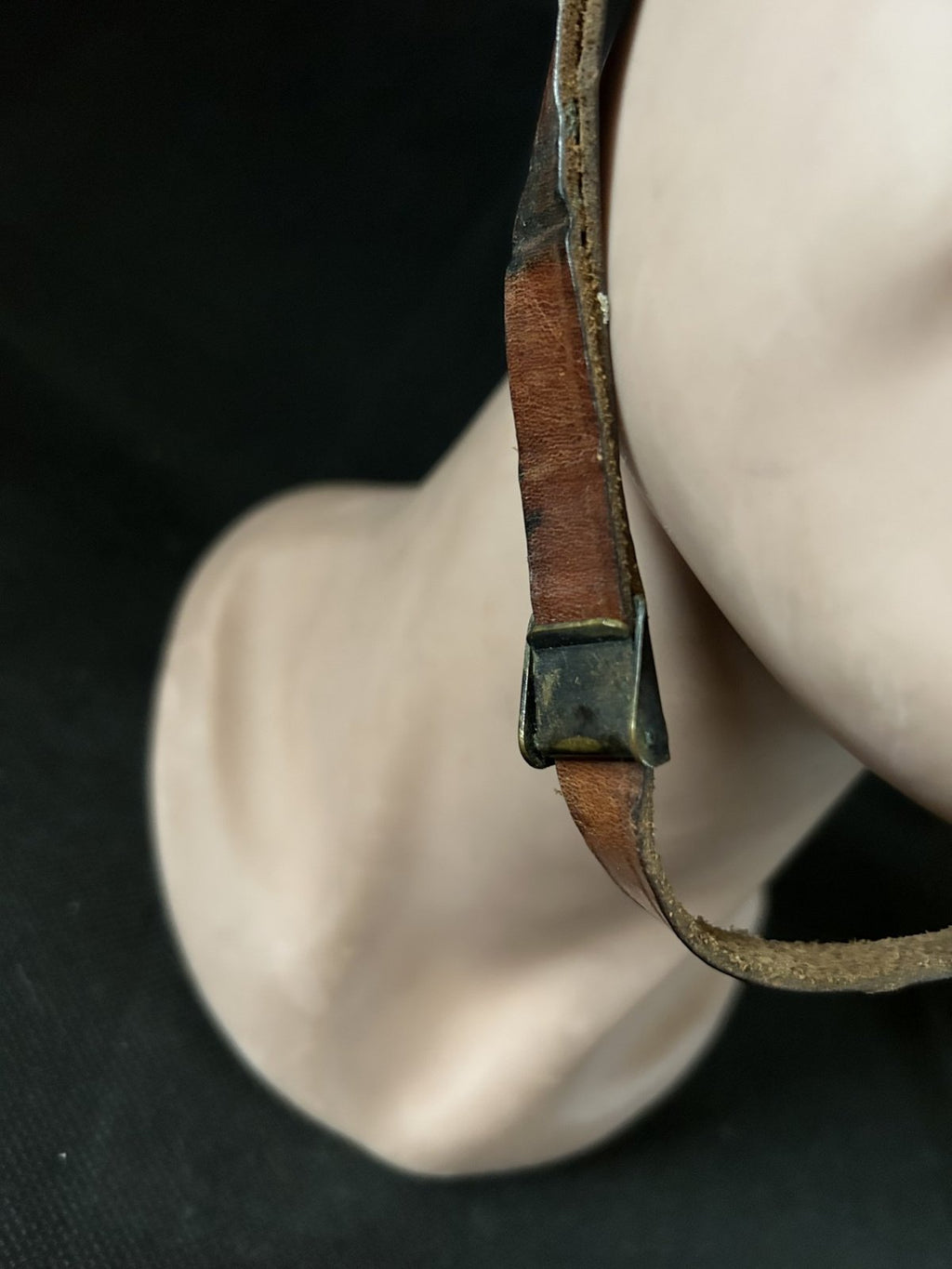 Nederlandse  M1 liner met lederen riempje