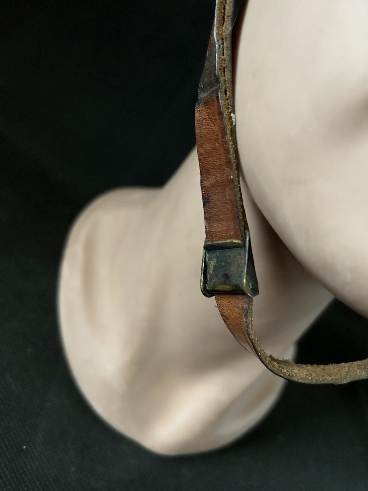 Nederlandse  M1 liner met lederen riempje