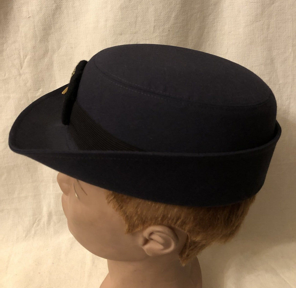 Dames hoedje Koninklijke Luchtmacht onder Officier