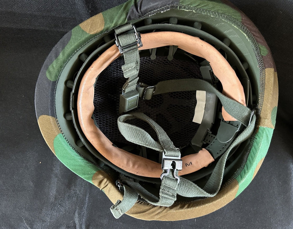 Kevlar helm met Jungle camouflage helmovertrek