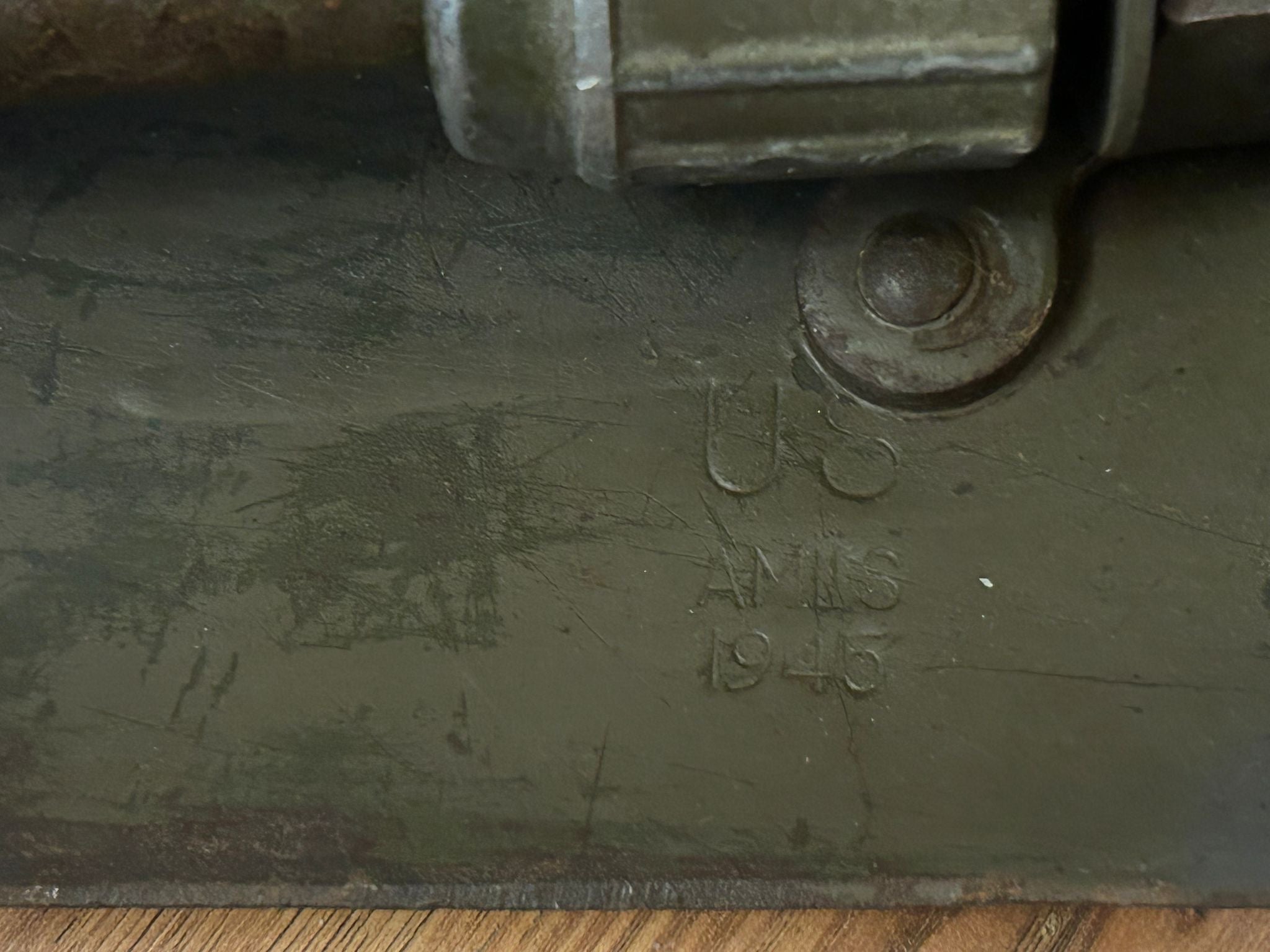 WW2 US M43 shovel with Carrier