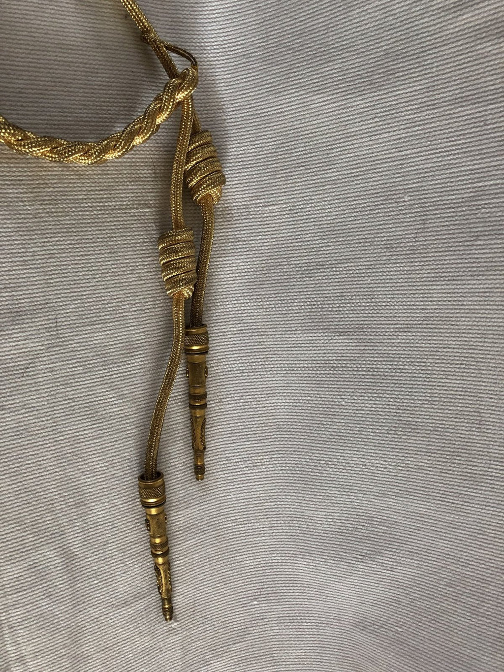 Goudkleurige fouragere met epauletten