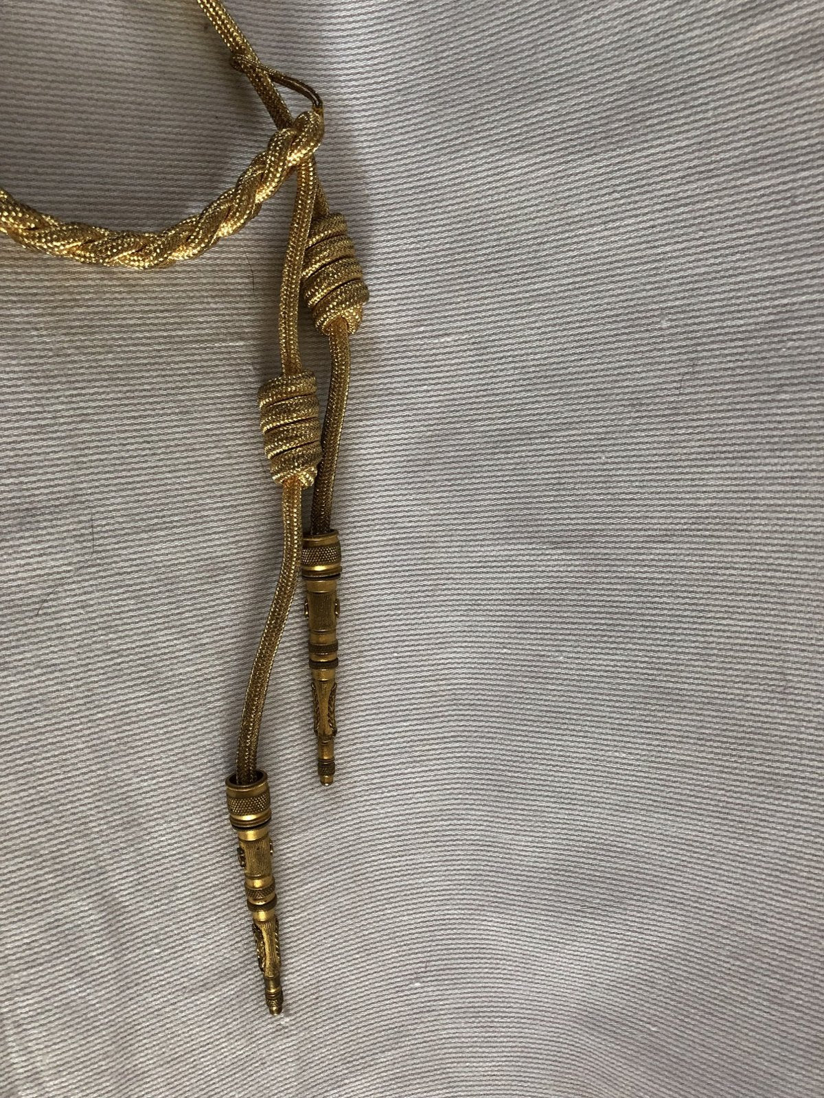 Goudkleurige fouragere met epauletten