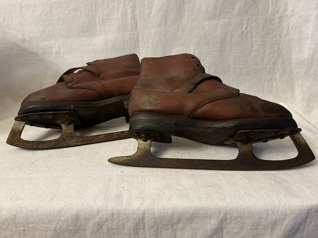 Schaatsen uit de 40er jaren