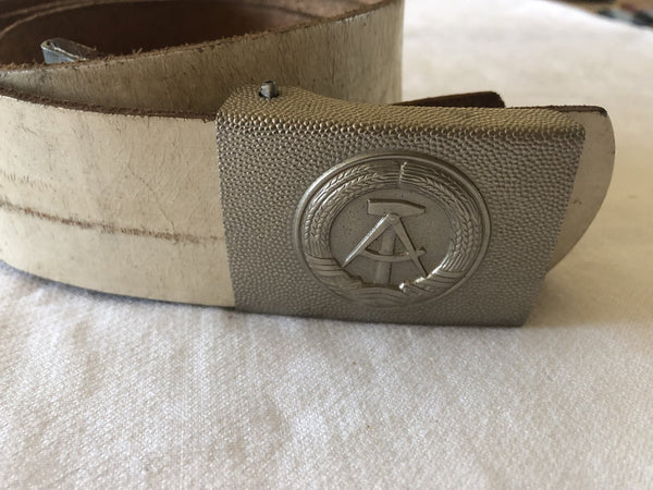 Witte lederen NVA Parade koppel hover image