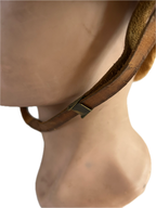 Liner met lederen kinriem