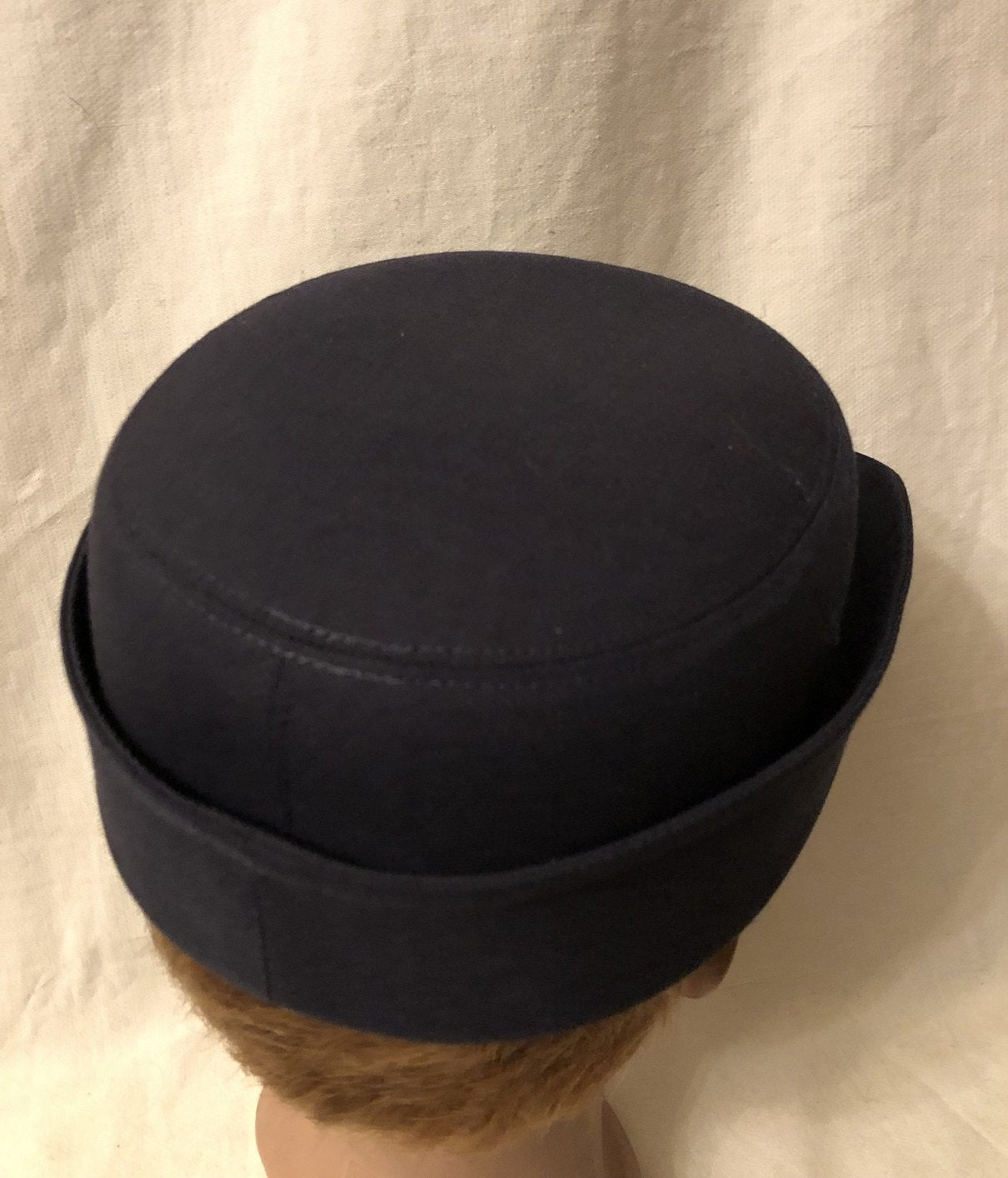 Dames hoedje Koninklijke Luchtmacht onder Officier