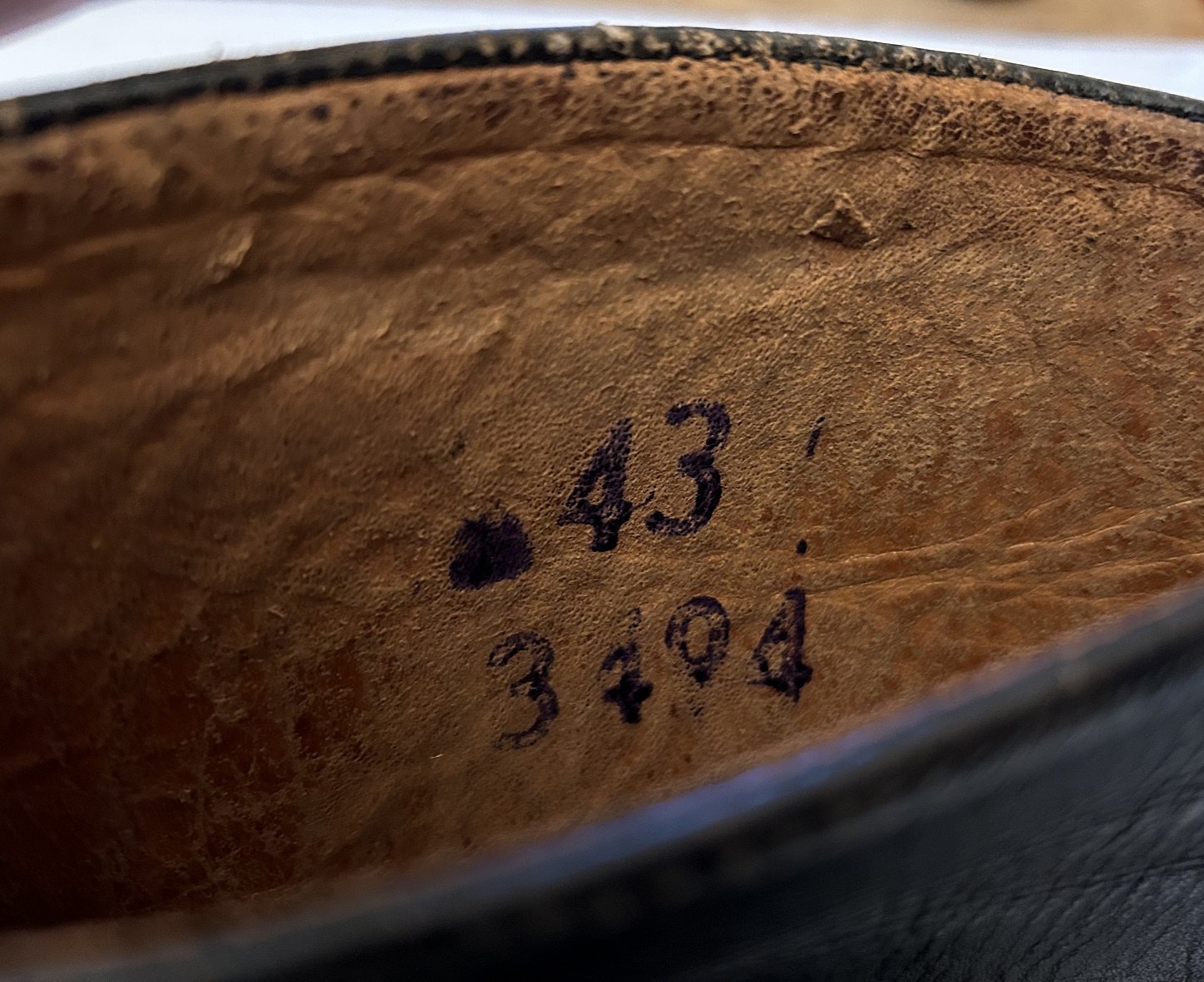 Zwart lederen beenkappen 1943