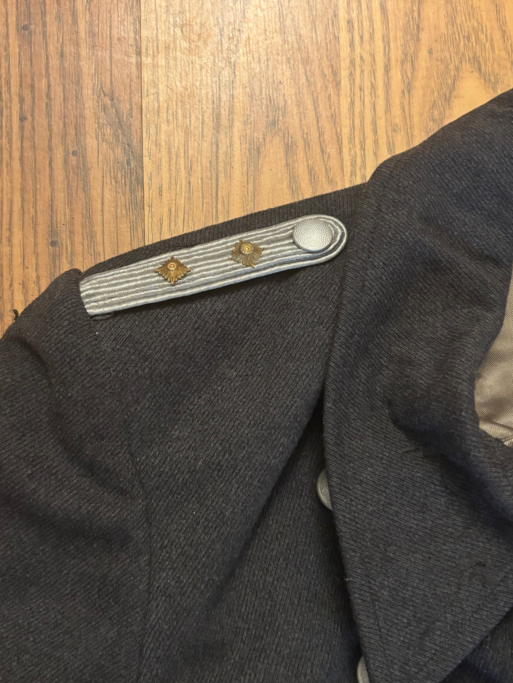 Originele Duitse mantel WW2 met epauletten