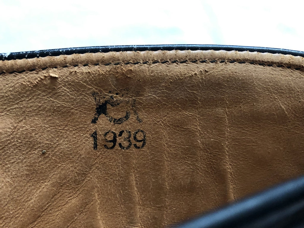 Zwart lederen beenkappen