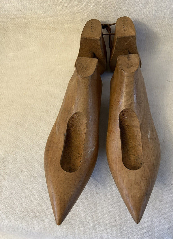 Houten schoenmal dames jaren 50-60 hover image