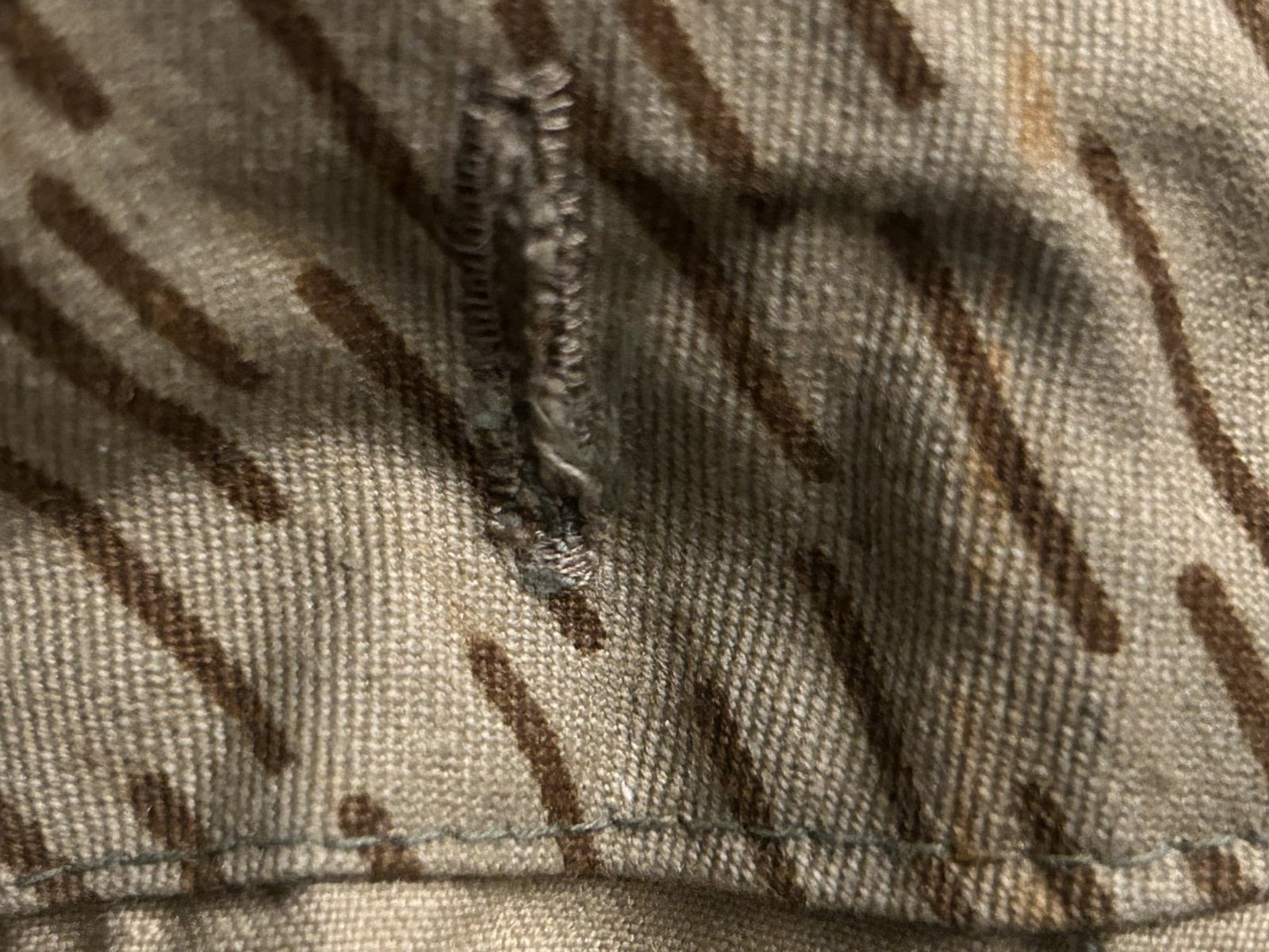 NVA 1ste type Strichtarn helm overtrek