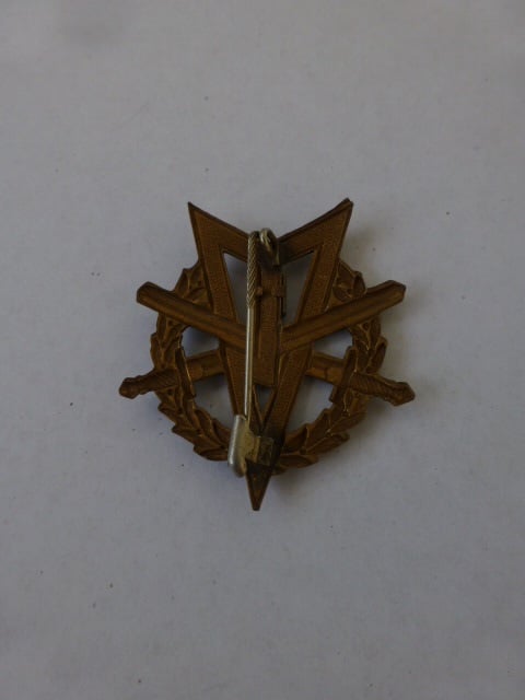 broche MLV hover image