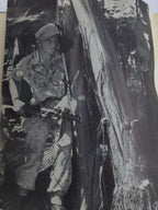 Boek op wacht in de Dessa