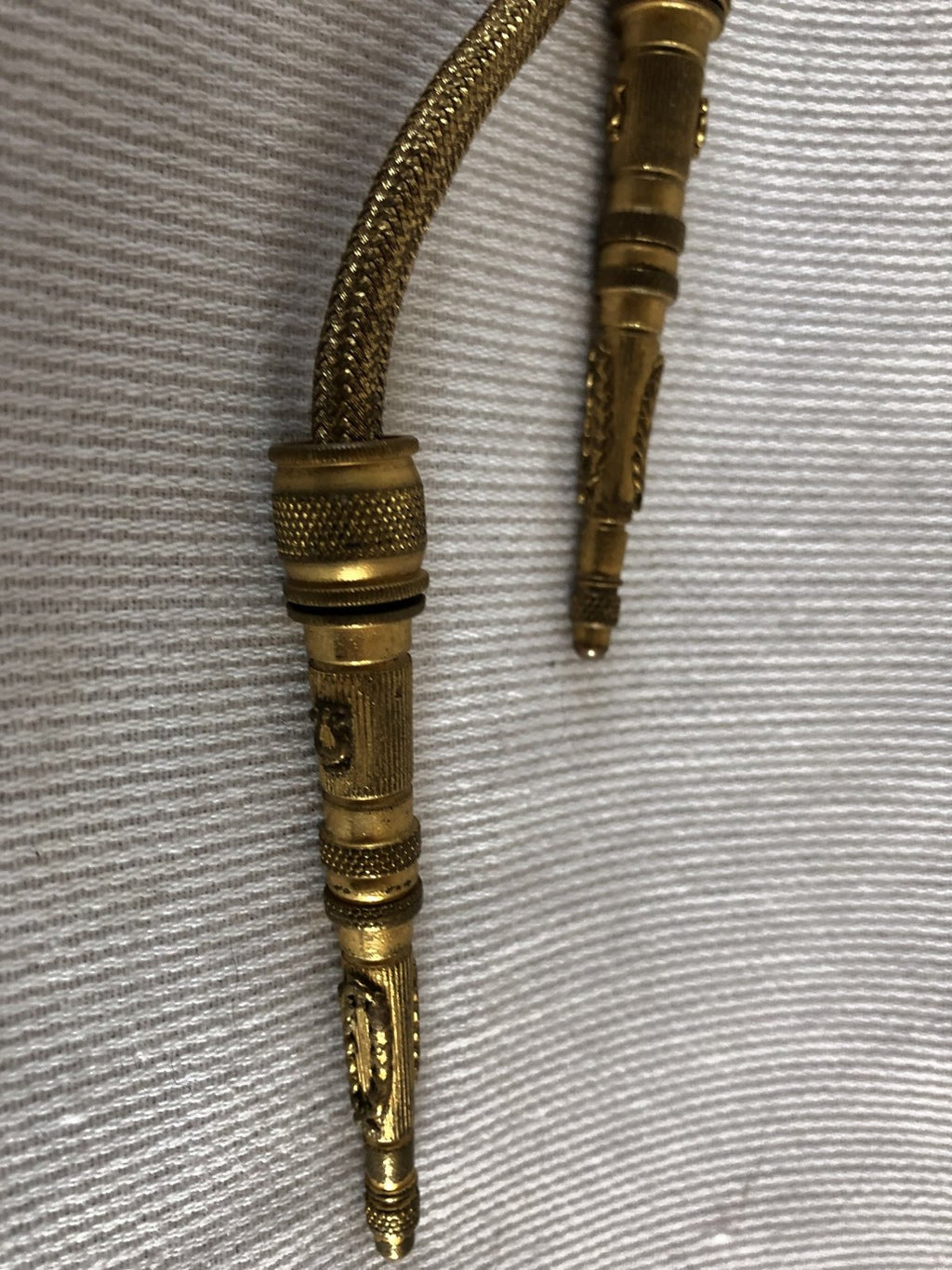 Goudkleurige fouragere met epauletten