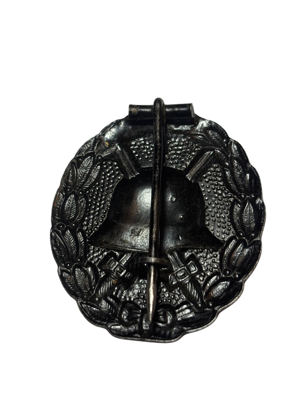 Verwundetenabzeichen in zwart hover image