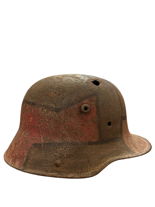 Camouflage Duitse M16/M17 Stahlhelm WO1 met kogel-inslag hover image