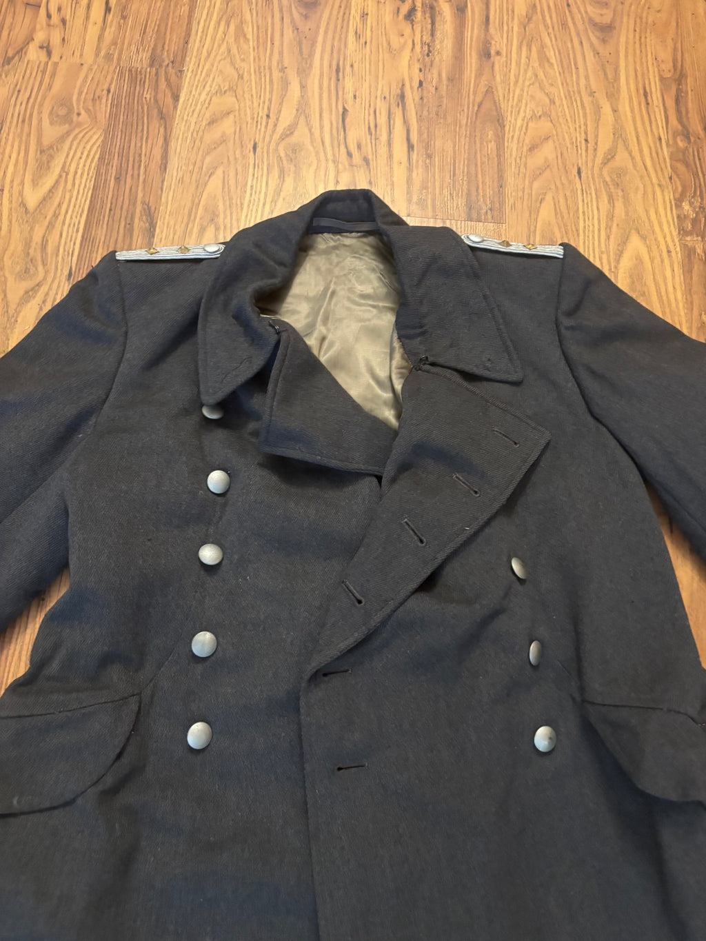 Originele Duitse mantel WW2 met epauletten