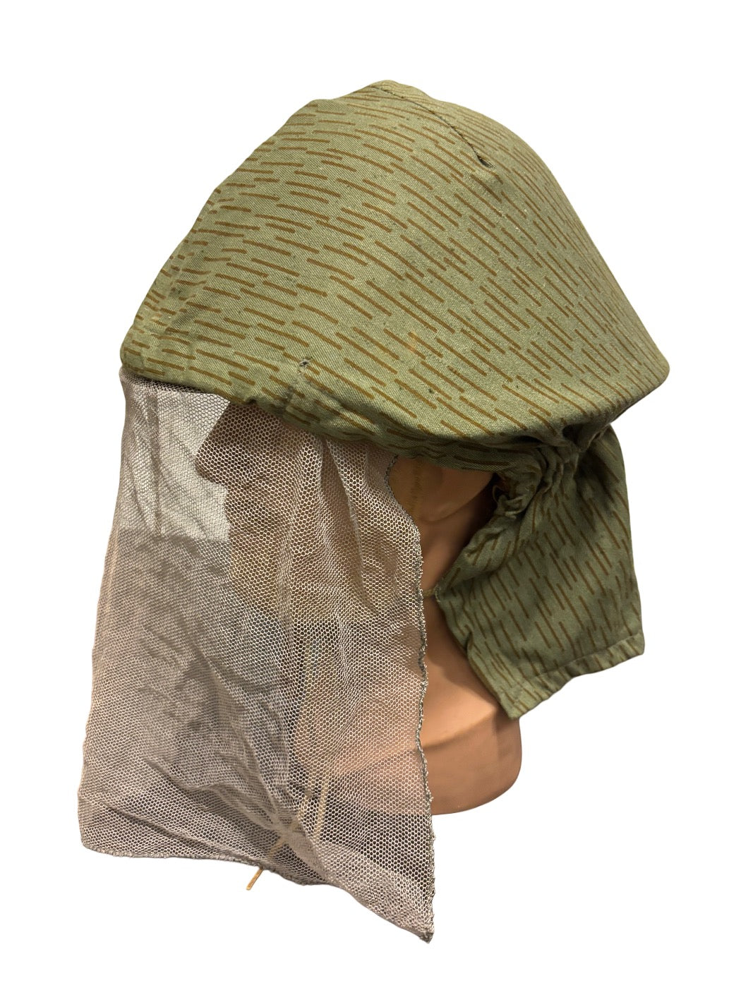 DDR NVA / Volkspolizei M56/66 helm met Strichtarn camouflagehoes & gezichtssluier
