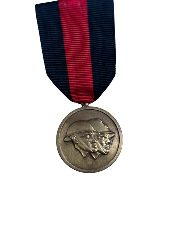 Belgische oud-strijdersmedaille met speld F.N.C. hover image