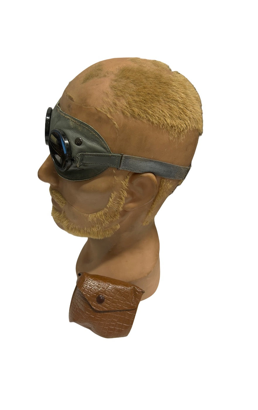 Duitse Wehrmacht stofbril met etui WW2
