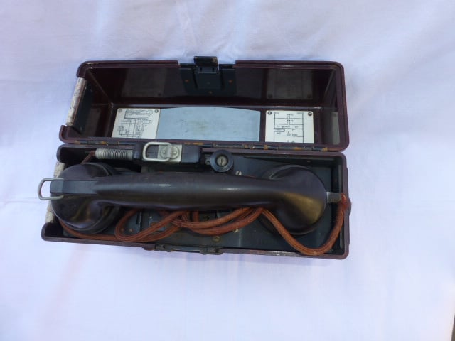 Bakelieten veldtelefoon