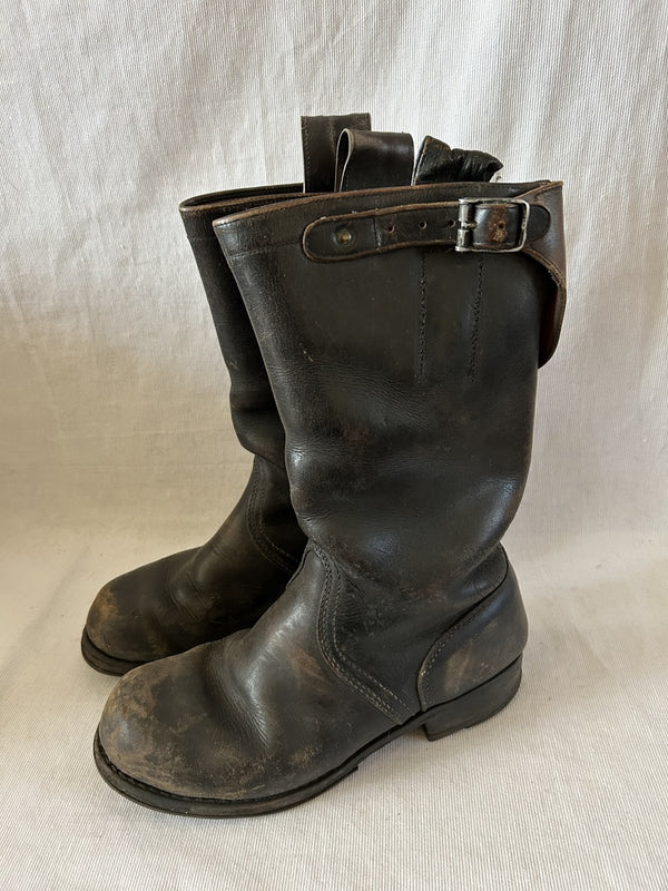 Knobelbecher Stiefels hover image