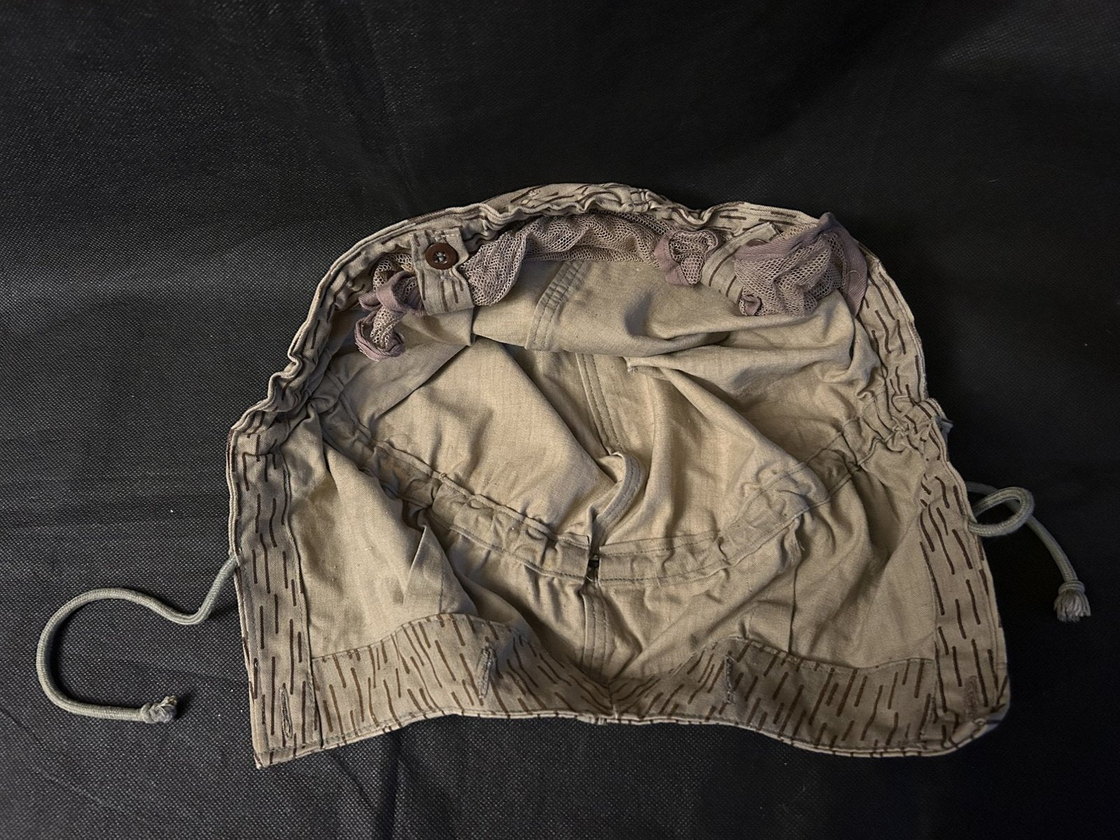 NVA 1ste type Strichtarn helm overtrek