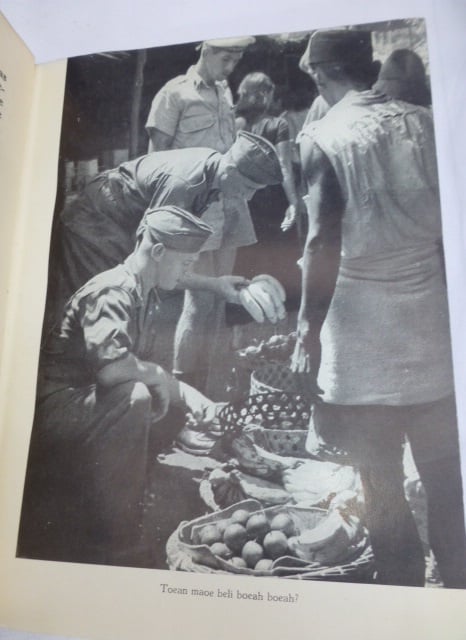 Boek op wacht in de Dessa