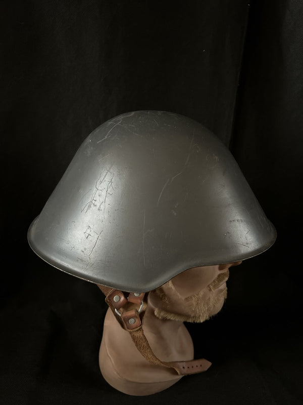 Casque de la RDA hover image