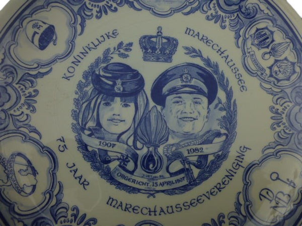 Porseleine bord  75 jaar Marechaussee vereniging 1907-1982 hover image